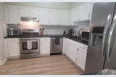 32 Redwood Drive, Eatontown, NJ 07724 - Photo 6