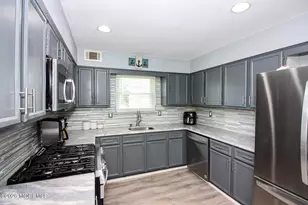 93 Starlight Rd, Howell Township, NJ 07731 - Photo 4