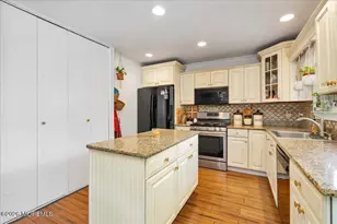 48 Cresci Blvd, Hazlet Township, NJ 07730 - Photo 10