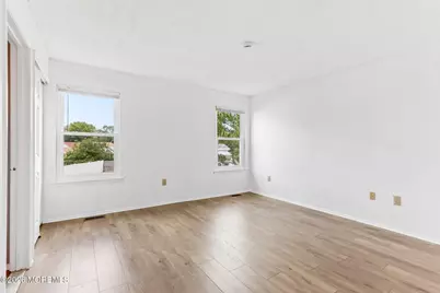 25 Longbrook Lane, Freehold, NJ 07728 - Photo 10