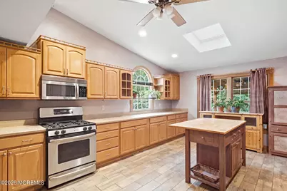 21 Winthrop Drive, Manalapan Township, NJ 07726 - Photo 4