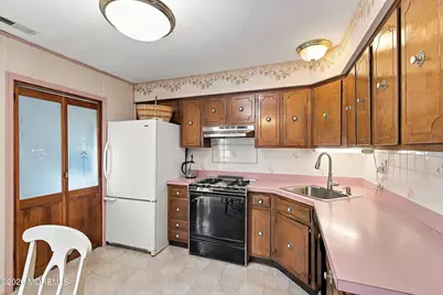 17 Kingsley Way, Freehold, NJ 07728 - Photo 14