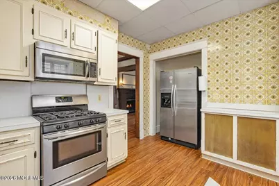 27 E Garfield Avenue, Atlantic Highlands, NJ 07716 - Photo 18