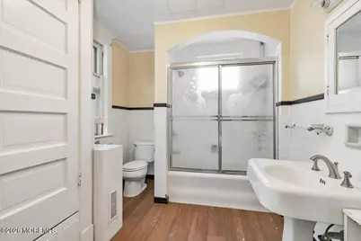 27 E Garfield Avenue, Atlantic Highlands, NJ 07716 - Photo 30