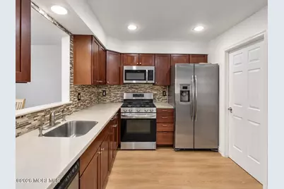 127 Evergreen Court, Freehold, NJ 07728 - Photo 8
