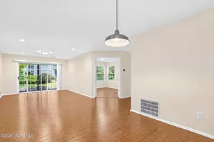 407 Hampton Ct, Manalapan Township, NJ 07726 - Photo 2