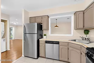 407 Hampton Ct, Manalapan Township, NJ 07726 - Photo 6