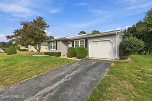 16 Hummingbird Ln, Manchester Township, NJ 08759 - Photo 4