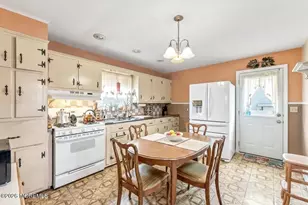 371 Sweetbriar St, Keyport, NJ 07735 - Photo 10