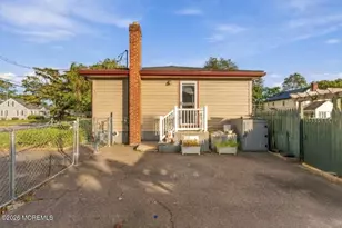 371 Sweetbriar St, Keyport, NJ 07735 - Photo 2