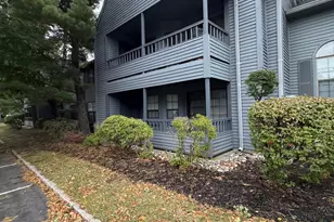 406 Woodhaven Dr, Edison, NJ 08817 - Photo 2