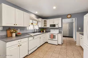 36A Dag Hammarskjold Blvd, Freehold, NJ 07728 - Photo 12
