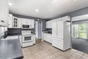 36A Dag Hammarskjold Blvd, Freehold, NJ 07728 - Photo 20