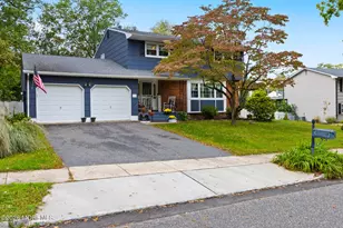 16 Twain Dr, Allentown, NJ 08501 - Photo 2