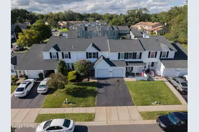 33 Farragut Square, Freehold, NJ 07728 - Photo 2