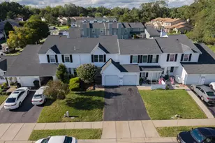 33 Farragut Square, Freehold, NJ 07728 - Photo 2