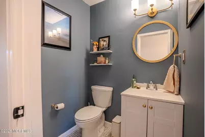 33 Farragut Square, Freehold, NJ 07728 - Photo 8