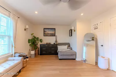 33 Farragut Square, Freehold, NJ 07728 - Photo 14