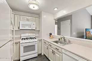 20 Gait Ct, Tinton Falls, NJ 07753 - Photo 10