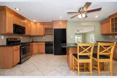 6 Lind Drive, Middletown, NJ 07748 - Photo 4