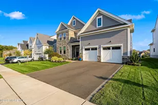 8 Ashlynn Ct, Manalapan Township, NJ 07726 - Photo 2