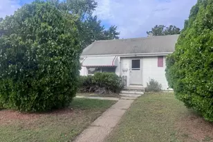 17 Pearce Ave, Eatontown, NJ 07724 - Photo 2