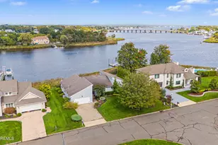 7 Leeward Ct, Oceanport, NJ 07757 - Photo 2