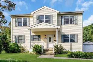 652 Brookside Dr, Belford, NJ 07718 - Photo 1