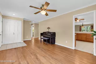652 Brookside Dr, Belford, NJ 07718 - Photo 8