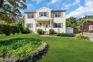 652 Brookside Dr, Belford, NJ 07718 - Photo 4