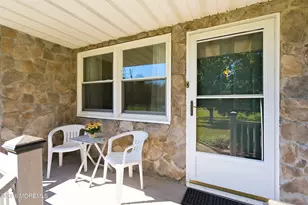32 Arneytown-Hornerstown Rd, Cream Ridge, NJ 08514 - Photo 2
