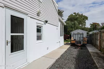 32 Sunset Place, Middletown, NJ 07748 - Photo 2