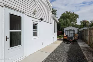 32 Sunset Pl, Middletown, NJ 07748 - Photo 2