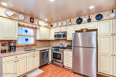27 Alexander Avenue, Freehold, NJ 07728 - Photo 8