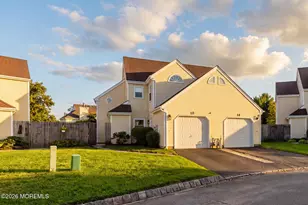15 Hawthorne Ct, Freehold, NJ 07728 - Photo 1