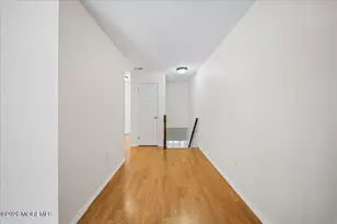 8 Deptford Ct, Freehold, NJ 07728 - Photo 6