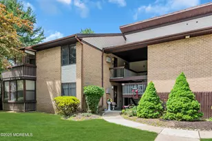 30 Meadow Green Cir, Manalapan Township, NJ 07726 - Photo 2