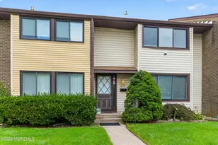 416 Kellington Dr, East Windsor Township, NJ 08520 - Photo 2