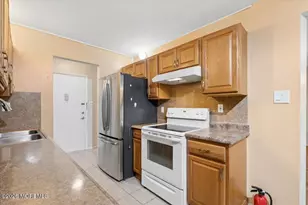127 Amberly Dr, Manalapan Township, NJ 07726 - Photo 10