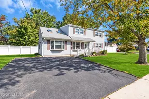 15 Hemingway Dr, Hazlet Township, NJ 07730 - Photo 2