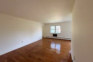 84 Manchester Ct, Freehold, NJ 07728 - Photo 2