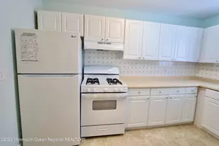 110 Union Ave, Lakehurst, NJ 08733 - Photo 4