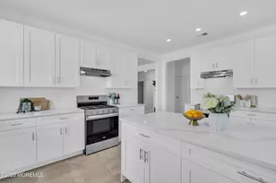 10 Holden Sq, Lakewood, NJ 08701 - Photo 14