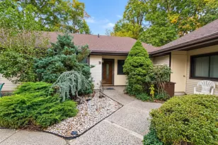 132 Amberly Dr, Manalapan Township, NJ 07726 - Photo 2