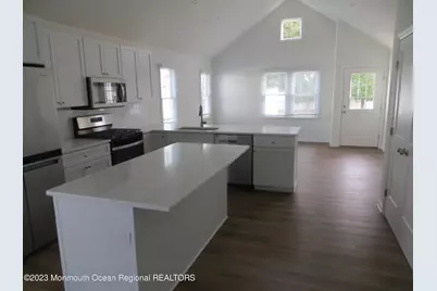 28 Trenton Avenue, Manasquan, NJ 08736 - Photo 2