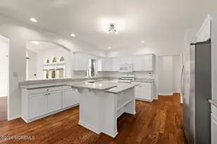 31 Sheffield Dr, Freehold, NJ 07728 - Photo 10