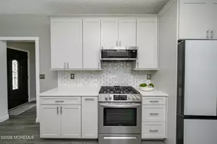 27 Longbrook Ln, Freehold, NJ 07728 - Photo 8