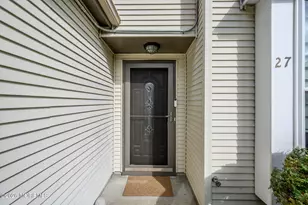 27 Longbrook Ln, Freehold, NJ 07728 - Photo 2