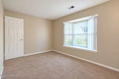 121 Farnworth Close, Freehold, NJ 07728 - Photo 16