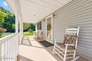 26 Rues Rd, Upper Freehold Township, NJ 08501 - Photo 4